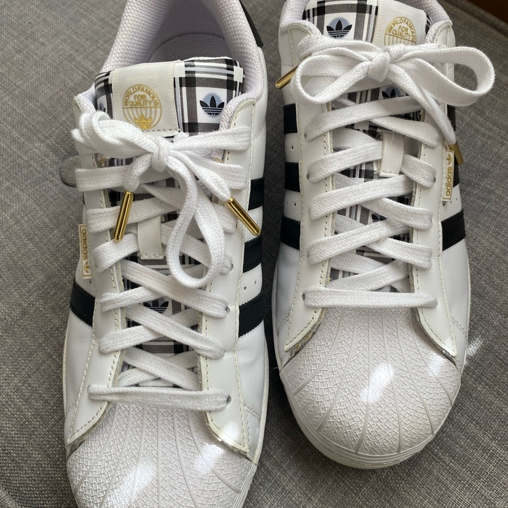 Adidas Men’s White and Black Sneakers with Gold